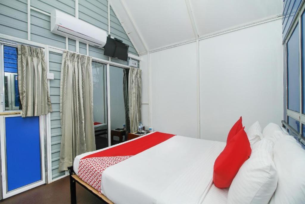 Airport A4 Transit Hub - Eco Chalets Katunayaka Exterior photo